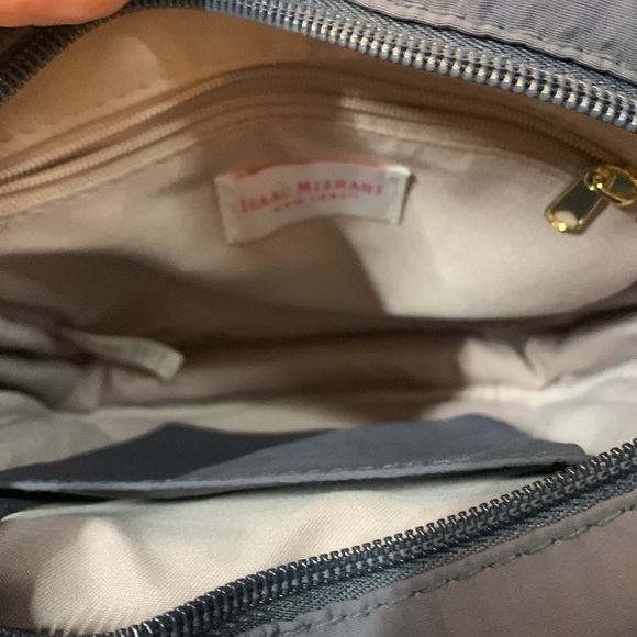Isaac Mizrahi cross body bag. Perfect size great condition. Blue 🍪 - Picture 2 of 7